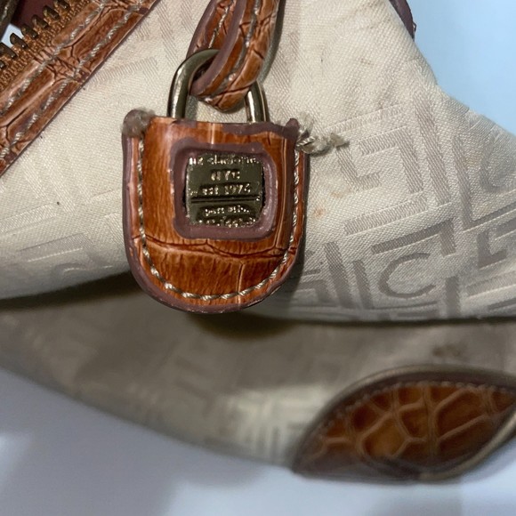 Liz Claiborne hobo vintage bag  15” wide  Leather straps - Picture 6 of 16